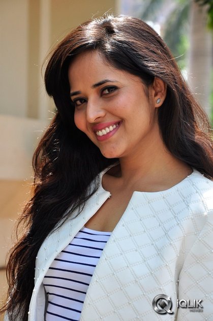 Anasuya-at-Kshanam-Movie-Release-Press-Meet